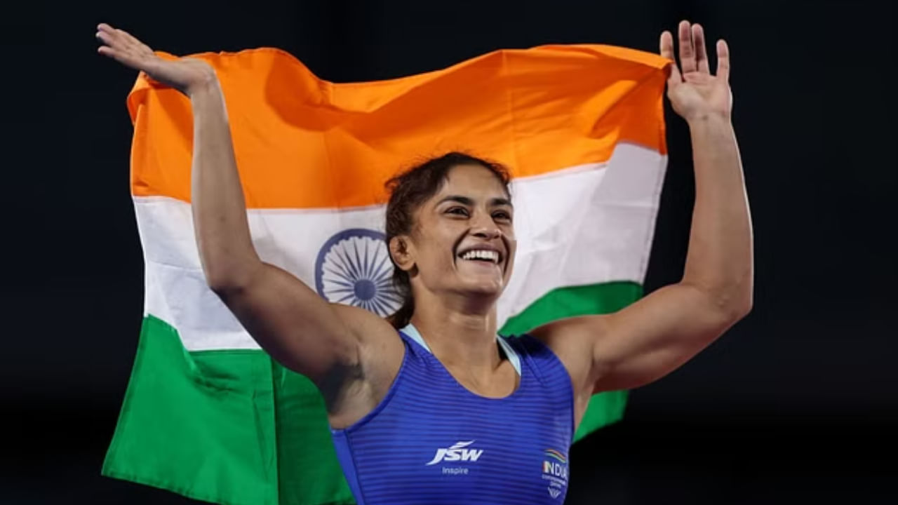 Paris Olympics: ಫೈನಲ್ ಪ್ರವೇಶಿಸಿ ಕುಸ್ತಿಪಟು ವಿನೇಶ್ ಫೋಗಟ್, ಭಾರತಕ್ಕೆ ಮತ್ತೊಂದು ಪದಕ ಖಾತ್ರಿ Paris Olympics: ಫೈನಲ್ ಪ್ರವೇಶಿಸಿ ಕುಸ್ತಿಪಟು ವಿನೇಶ್ ಫೋಗಟ್, ಭಾರತಕ್ಕೆ ಮತ್ತೊಂದು ಪದಕ ಖಾತ್ರಿ