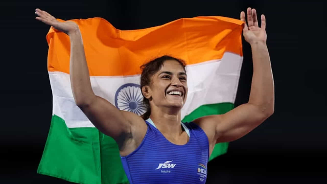Paris Olympics 2024: ಪದಕ್ಕಾಗಿ ‘ಕುಸ್ತಿ’ಗಿಳಿದ 2 ಬಾರಿಯ ವಿಶ್ವ ಚಾಂಪಿಯನ್ ವಿನೇಶ್ ಫೋಗಟ್ Paris Olympics 2024: ಪದಕ್ಕಾಗಿ ‘ಕುಸ್ತಿ’ಗಿಳಿದ 2 ಬಾರಿಯ ವಿಶ್ವ ಚಾಂಪಿಯನ್ ವಿನೇಶ್ ಫೋಗಟ್