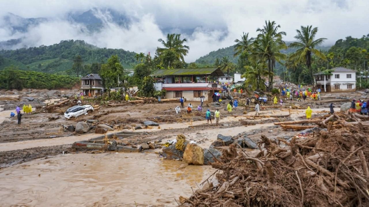 Wayanad Landslide: ವಯನಾಡು ಭೂಕುಸಿತದಲ್ಲಿ 104 ಜನ ಸಾವು; ಒಗ್ಗಟ್ಟಾಗಿ ರಕ್ಷಣಾ ಕಾರ್ಯಾಚರಣೆಗೆ ಕೇರಳ ಸಿಎಂ ಕರೆ