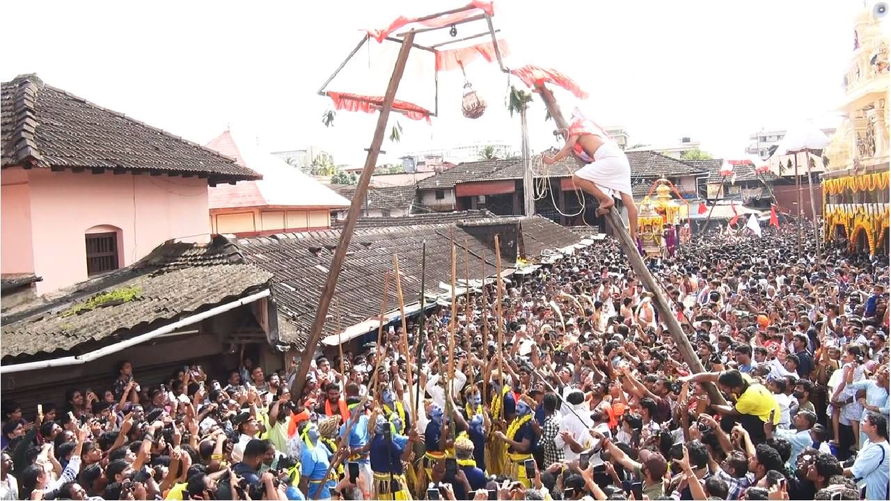 ವಿಟ್ಲಪಿಂಡಿ ಕೃಷ್ಣನ ಹುಟ್ಟನ್ನು ಸಂಭ್ರಮಿಸುವ ಹಬ್ಬ. ಶುಕ್ರವಾರ ನಡುರಾತ್ರಿ 12.07 ಕ್ಕೆ ಅರ್ಘ್ಯಪ್ರದಾನ ನಡೆಸಿ ಬಳಿಕ ದೇವರಿಗೆ ಸಮರ್ಪಿಸಲಾದ ಉಂಡೆ ಚಕ್ಕುಲಿಗಳನ್ನು ಈ ವೇಳೆ ಭಕ್ತರಿಗೆ ಪ್ರಸಾದ ರೂಪದಲ್ಲಿ ನೀಡಲಾಯಿತು. ವಿಟ್ಲಪಿಂಡಿ ಮಹೋತ್ಸವದ ಪ್ರಯುಕ್ತ ಸಾವಿರಾರು ಮಂದಿಗೆ ಮಧ್ಯಾಹ್ನದ ಅನ್ನದಾಸೋಹ ನಡೆಯಿತು.