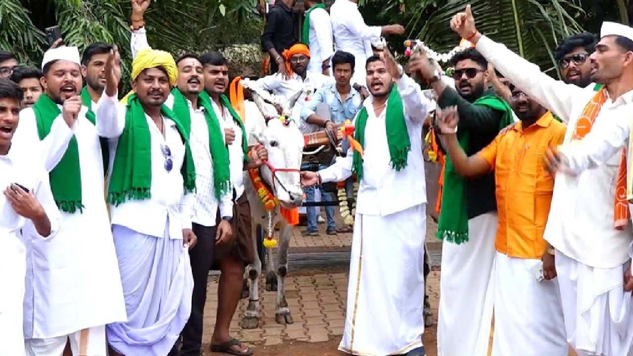 ಒಟ್ಟಾರೆ ಕಾನೂನು ಕಾಲೇಜಿನಲ್ಲಿ ನಡೆದ ‘ಫನ್ ವೀಕ್’ ವಿದ್ಯಾರ್ಥಿಗಳಿಗೆ ಹೊಸ ಬಗೆಯ ಜಗತ್ತಿನ ಪರಿಚಯ ಮಾಡಿಸಿದರೆ, ಇಂದು ನಡೆದ ವಿಲೇಜ್ ಡೇ ಮಾತ್ರ ಹಳ್ಳಿಗರ ಬದುಕನ್ನು ವಿದ್ಯಾರ್ಥಿಗಳಿಗೆ ಪರಿಚಯ ಮಾಡಿಕೊಟ್ಟಿತು. ಕಾನೂನು ಓದುವ ಎಲ್ಲ ವಿದ್ಯಾರ್ಥಿಗಳು ಒಂದು ದಿನ ಗ್ರಾಮೀಣ ಸಂಪ್ರದಾಯದ ಉಡುಗೆ ಧರಿಸಿದ್ದು ಎಲ್ಲರ ಗಮನ ಸೆಳೆದಿದ್ದಂತೂ ನಿಜ.