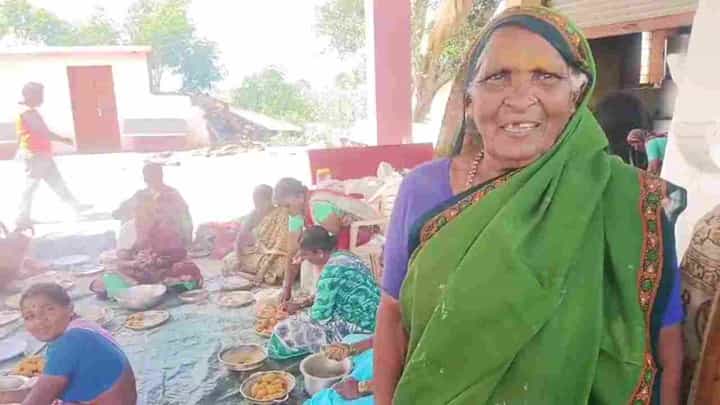 ಬೆಳಗಾವಿ: ಗೃಹಲಕ್ಷ್ಮಿ ಯೋಜನೆಯಿಂದ ಬಂದ ಹಣದಿಂದ ಇಡೀ ಊರಿಗೆ ಹೋಳಿಗೆ ಊಟ ಹಾಕಿಸಿದ ಅಜ್ಜಿ ಬೆಳಗಾವಿ: ಗೃಹಲಕ್ಷ್ಮಿ ಯೋಜನೆಯಿಂದ ಬಂದ ಹಣದಿಂದ ಇಡೀ ಊರಿಗೆ ಹೋಳಿಗೆ ಊಟ ಹಾಕಿಸಿದ ಅಜ್ಜಿ