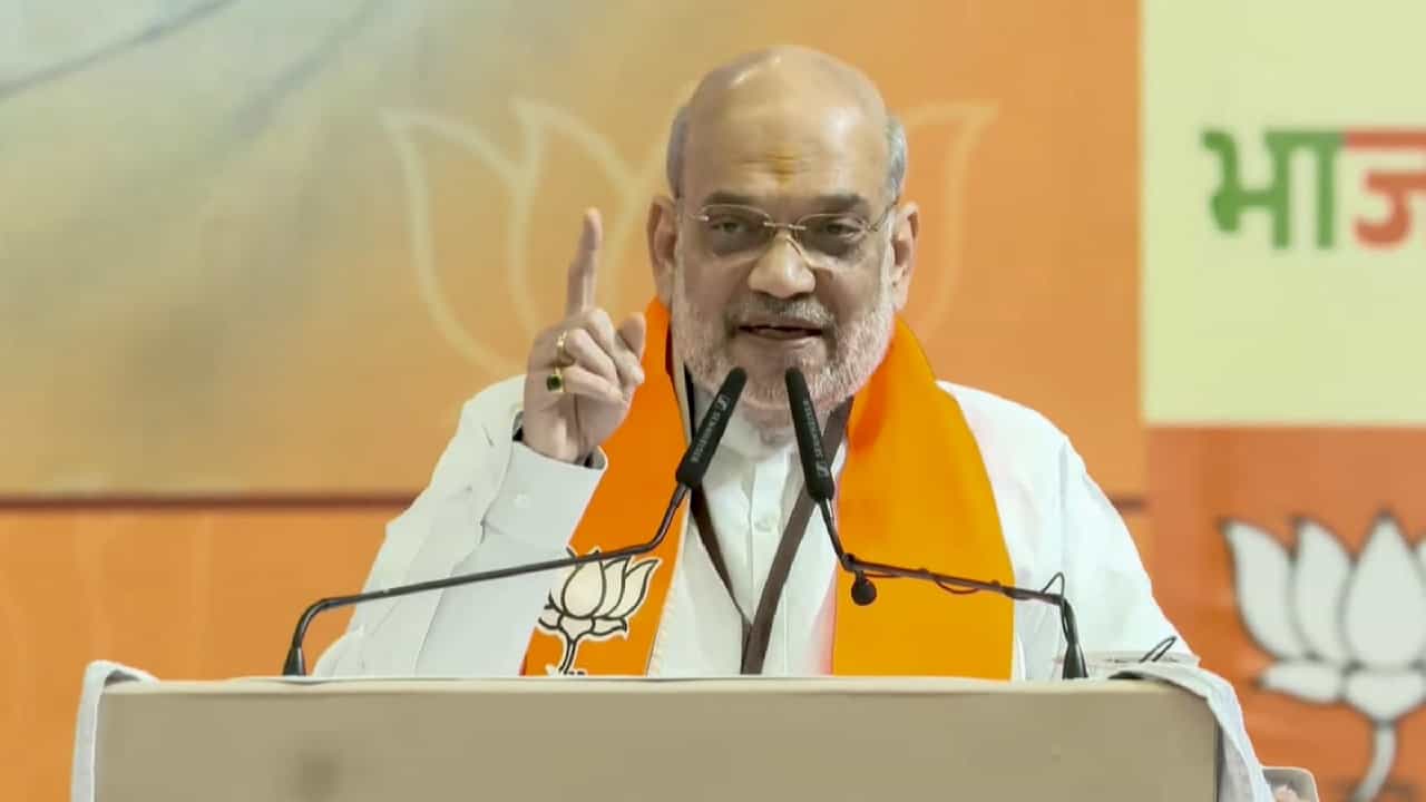 Har Ghar Tiranga Campaign: ರಾಷ್ಟ್ರಧ್ವಜದ ಜೊತೆ ಸೆಲ್ಫೀ ಕ್ಲಿಕ್ಕಿಸಿ ಅಪ್​ಲೋಡ್ ಮಾಡಲು ಅಮಿತ್ ಶಾ ಮನವಿ
