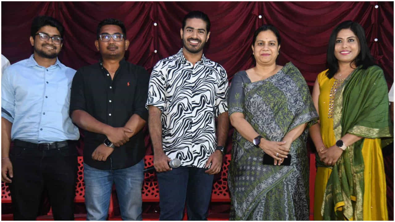 ಯುರೋಪ್ನಲ್ಲಿ ಚಿತ್ರೀಕರಣಗೊಂಡ ‘ಹನಿ ಹನಿ’ ಆಲ್ಬಂ ಸಾಂಗ್ ಬಿಡುಗಡೆ ಮಾಡಿದ ಅಶ್ವಿನಿ ಯುರೋಪ್ನಲ್ಲಿ ಚಿತ್ರೀಕರಣಗೊಂಡ ‘ಹನಿ ಹನಿ’ ಆಲ್ಬಂ ಸಾಂಗ್ ಬಿಡುಗಡೆ ಮಾಡಿದ ಅಶ್ವಿನಿ