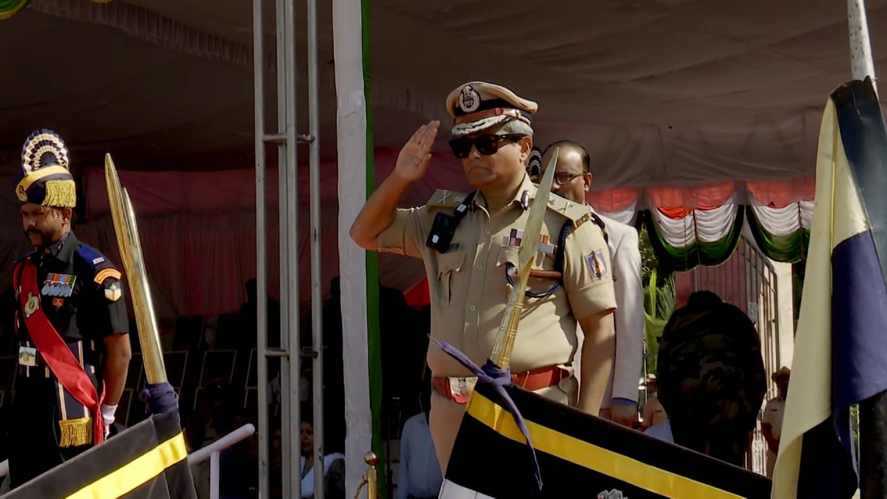 ಬೆಂಗಳೂರು: ಸ್ವಾತಂತ್ರ್ಯ ಸಮಾರಂಭಕ್ಕೆ ಹೇಗಿರಲಿದೆ ಭದ್ರತೆ? ಪೊಲೀಸ್ ಆಯುಕ್ತರಿಂದ ಬಿಗ್ ಅಪ್ಡೇಟ್ ಬೆಂಗಳೂರು: ಸ್ವಾತಂತ್ರ್ಯ ಸಮಾರಂಭಕ್ಕೆ ಹೇಗಿರಲಿದೆ ಭದ್ರತೆ? ಪೊಲೀಸ್ ಆಯುಕ್ತರಿಂದ ಬಿಗ್ ಅಪ್ಡೇಟ್