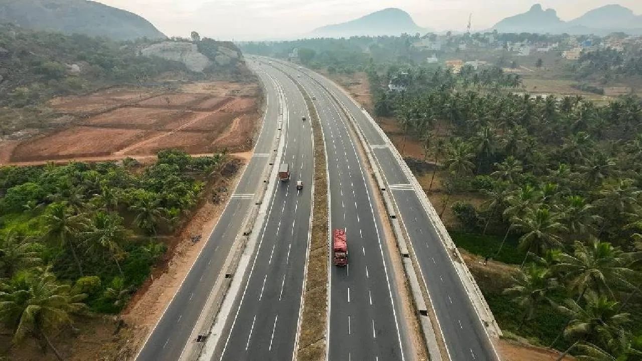 ಬೆಂಗಳೂರು ಮೈಸೂರು ಎಕ್ಸ್ಪ್ರೆಸ್ ವೇಯಲ್ಲಿ ಅತಿವೇಗದ ಚಾಲನೆ ಮಾಡ್ತೀರಾ ಹುಷಾರ್: 76 ಮಂದಿಯ ವಿರುದ್ಧ ದಾಖಲಾಯ್ತು ಕೇಸ್ ಬೆಂಗಳೂರು ಮೈಸೂರು ಎಕ್ಸ್ಪ್ರೆಸ್ ವೇಯಲ್ಲಿ ಅತಿವೇಗದ ಚಾಲನೆ ಮಾಡ್ತೀರಾ ಹುಷಾರ್: 76 ಮಂದಿಯ ವಿರುದ್ಧ ದಾಖಲಾಯ್ತು ಕೇಸ್