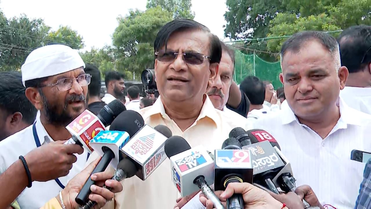 ರಾಜೀನಾಮೆ ಕೊಡ್ತೇನೆಂದು ಬರೆದುಕೊಟಿದ್ದಾರಾ? ಮೂರೂವರೆ ವರ್ಷ ಸಿದ್ದರಾಮಯ್ಯ ಅವರೇ ಸಿಎಂ; ರಾಯರೆಡ್ಡಿ ರಾಜೀನಾಮೆ ಕೊಡ್ತೇನೆಂದು ಬರೆದುಕೊಟಿದ್ದಾರಾ? ಮೂರೂವರೆ ವರ್ಷ ಸಿದ್ದರಾಮಯ್ಯ ಅವರೇ ಸಿಎಂ; ರಾಯರೆಡ್ಡಿ