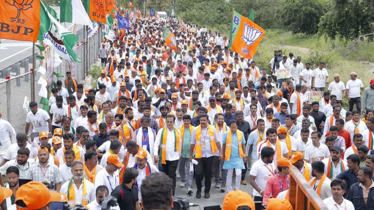ಪಾದಯಾತ್ರೆಗೆ ಸಿಮೀತವಲ್ಲ ಬಿಜೆಪಿ ಹೋರಾಟ: ಬಳ್ಳಾರಿಯಲ್ಲಿ ನಡೆಯಲಿದೆ ಬೃಹತ್ ಸಮಾವೇಶ ಪಾದಯಾತ್ರೆಗೆ ಸಿಮೀತವಲ್ಲ ಬಿಜೆಪಿ ಹೋರಾಟ: ಬಳ್ಳಾರಿಯಲ್ಲಿ ನಡೆಯಲಿದೆ ಬೃಹತ್ ಸಮಾವೇಶ