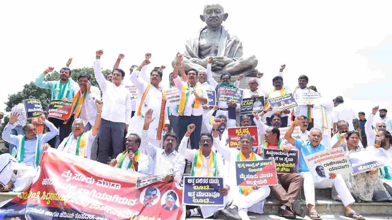 ಸಿಎಂ ರಾಜೀನಾಮೆಗೆ ಆಗ್ರಹಿಸಿ ಬಿಜೆಪಿ-ಜೆಡಿಎಸ್ ಪ್ರತಿಭಟನೆ; ಸಿದ್ದರಾಮಯ್ಯ ವಿರುದ್ಧ ಧಿಕ್ಕಾರ ಕೂಗಿ ಆಕ್ರೋಶ