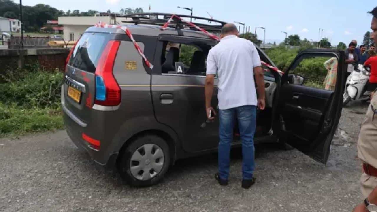 Dehradun: ಕಾರಿನೊಳಗೆ ಟ್ಯಾಕ್ಸಿ ಚಾಲಕ ಹಾಗೂ ಮಹಿಳೆಯ ಶವ ಪತ್ತೆ Dehradun: ಕಾರಿನೊಳಗೆ ಟ್ಯಾಕ್ಸಿ ಚಾಲಕ ಹಾಗೂ ಮಹಿಳೆಯ ಶವ ಪತ್ತೆ