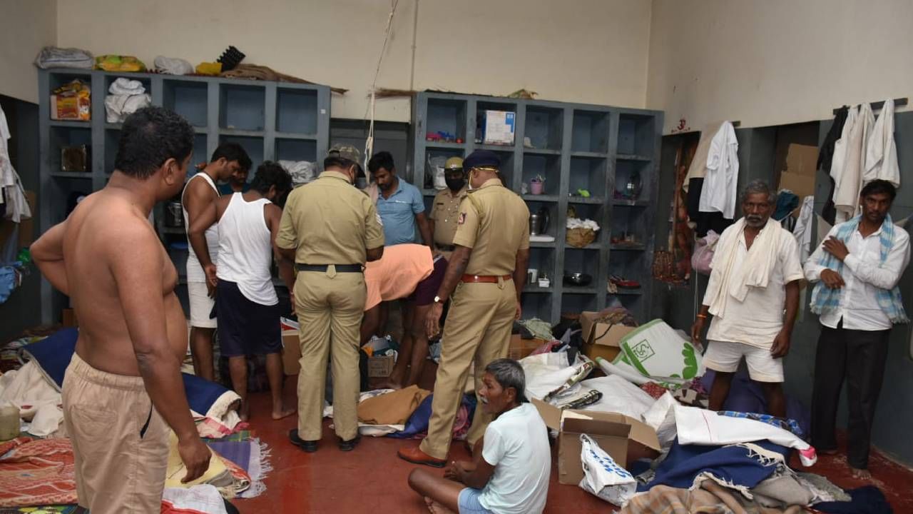 CCB Police Raid on Bengaluru Central Jail Parappana Agrahara, Bengaluru News in Kannada 