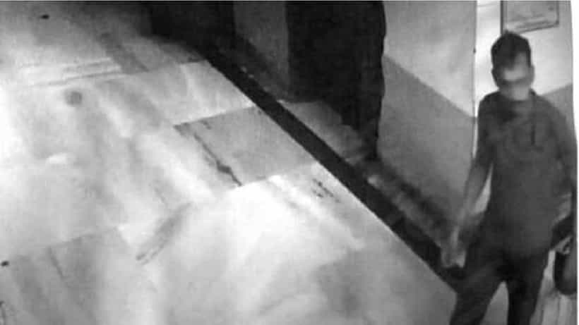 Kolkata Murder Case: ಕತ್ತಿನಲ್ಲಿ ಬ್ಲೂಟೂತ್, ಕೈಯಲ್ಲಿ ಹೆಲ್ಮೆಟ್ ಸೆಮಿನಾರ್ ರೂಂಗೆ ಹೋಗುತ್ತಿರುವ ಆರೋಪಿ ದೃಶ್ಯ ಸೆರೆ