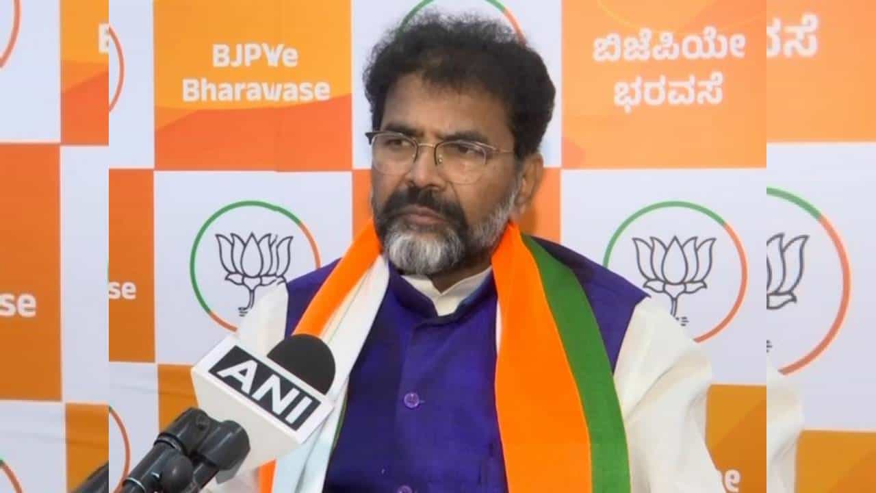 2 ಎಕರೆ ಖರೀದಿಸಿದ್ದು ನಿಜ: ಭೂಮಿಯ ವಿವರ ಕೊಟ್ಟ ಛಲವಾದಿ ನಾರಾಯಣಸ್ವಾಮಿ 2 ಎಕರೆ ಖರೀದಿಸಿದ್ದು ನಿಜ: ಭೂಮಿಯ ವಿವರ ಕೊಟ್ಟ ಛಲವಾದಿ ನಾರಾಯಣಸ್ವಾಮಿ