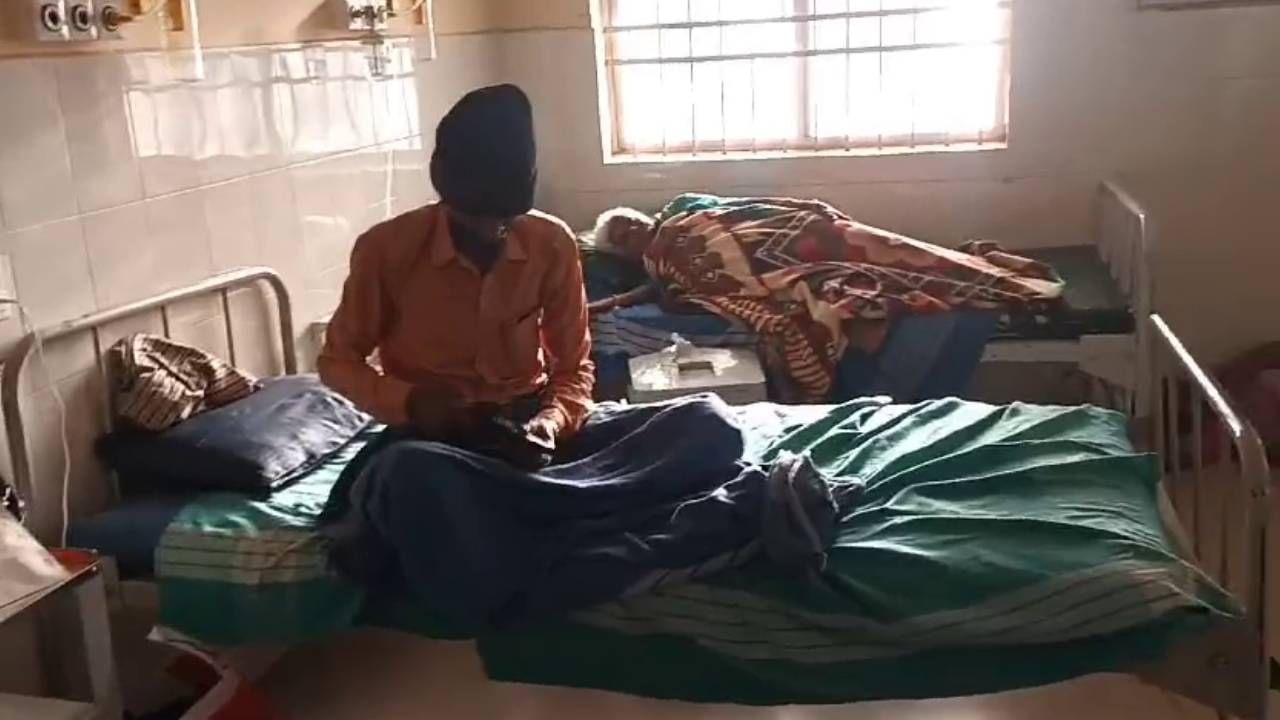 ದಾವಣಗೆರೆ: ಕಲುಷಿತ ನೀರು ಸೇವಿಸಿ 25ಕ್ಕೂ ಹೆಚ್ಚು ಜನರು ಅಸ್ವಸ್ಥ ದಾವಣಗೆರೆ: ಕಲುಷಿತ ನೀರು ಸೇವಿಸಿ 25ಕ್ಕೂ ಹೆಚ್ಚು ಜನರು ಅಸ್ವಸ್ಥ