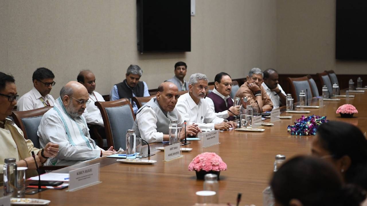 All Party Meeting: ಬಾಂಗ್ಲಾದೇಶದ ಪ್ರಸ್ತುತ ಸ್ಥಿತಿ ಹಿಂದೆ ಬೇರೆ ದೇಶಗಳ ಕೈವಾಡವಿದೆಯೇ? ರಾಹುಲ್ ಗಾಂಧಿ ಪ್ರಶ್ನೆ