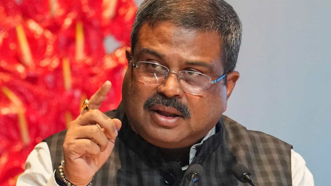 ವೈದ್ಯೆಯ ಕೊಲೆ ಪ್ರಕರಣ; ಬಂಗಾಳ ಸರ್ಕಾರವೇ ಹೊಣೆಯಾಗಬೇಕು: ಧರ್ಮೇಂದ್ರ ಪ್ರಧಾನ್ ವೈದ್ಯೆಯ ಕೊಲೆ ಪ್ರಕರಣ; ಬಂಗಾಳ ಸರ್ಕಾರವೇ ಹೊಣೆಯಾಗಬೇಕು: ಧರ್ಮೇಂದ್ರ ಪ್ರಧಾನ್