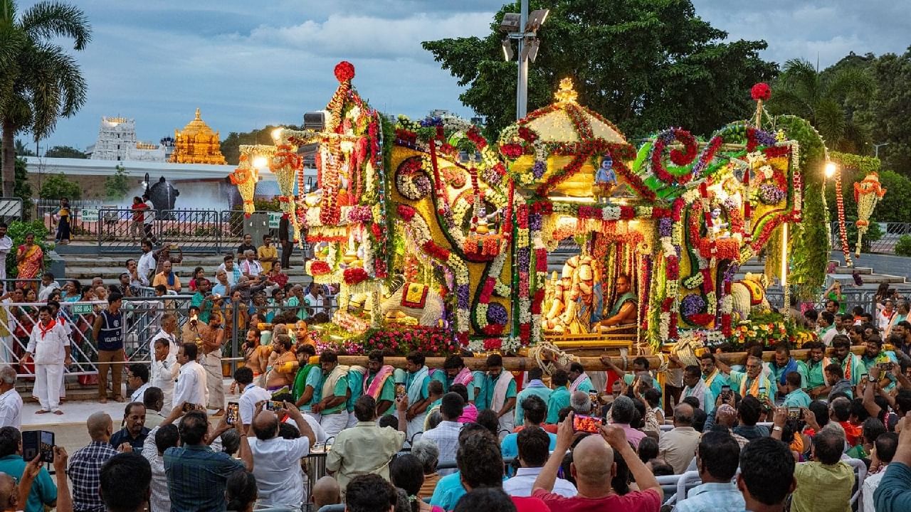 ತಿರುಮಲ: ಗರುಡ ವಾಹನದಲ್ಲಿ ತಿರುಪತಿ ತಿಪ್ಪಮ್ಮನ ದಿವ್ಯದರ್ಶನ! ಆಗಸ್ಟ್ ತಿಂಗಳಲ್ಲಿ ಎರಡು ಬಾರಿ, ಯಾವಾಗ? ತಿರುಮಲ: ಗರುಡ ವಾಹನದಲ್ಲಿ ತಿರುಪತಿ ತಿಪ್ಪಮ್ಮನ ದಿವ್ಯದರ್ಶನ! ಆಗಸ್ಟ್ ತಿಂಗಳಲ್ಲಿ ಎರಡು ಬಾರಿ, ಯಾವಾಗ?