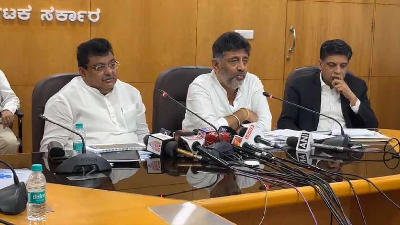 2ನೇ ವಿಮಾನ ನಿಲ್ದಾಣಕ್ಕೆ ಏಳೆಂಟು ಸ್ಥಳ ಗುರುತು: ಸಭೆ ಬಳಿಕ ಡಿಕೆಶಿ, ಎಂಪಿ ಪಾಟೀಲ್ ಹೇಳಿದ್ದಿಷ್ಟು 2ನೇ ವಿಮಾನ ನಿಲ್ದಾಣಕ್ಕೆ ಏಳೆಂಟು ಸ್ಥಳ ಗುರುತು: ಸಭೆ ಬಳಿಕ ಡಿಕೆಶಿ, ಎಂಪಿ ಪಾಟೀಲ್ ಹೇಳಿದ್ದಿಷ್ಟು