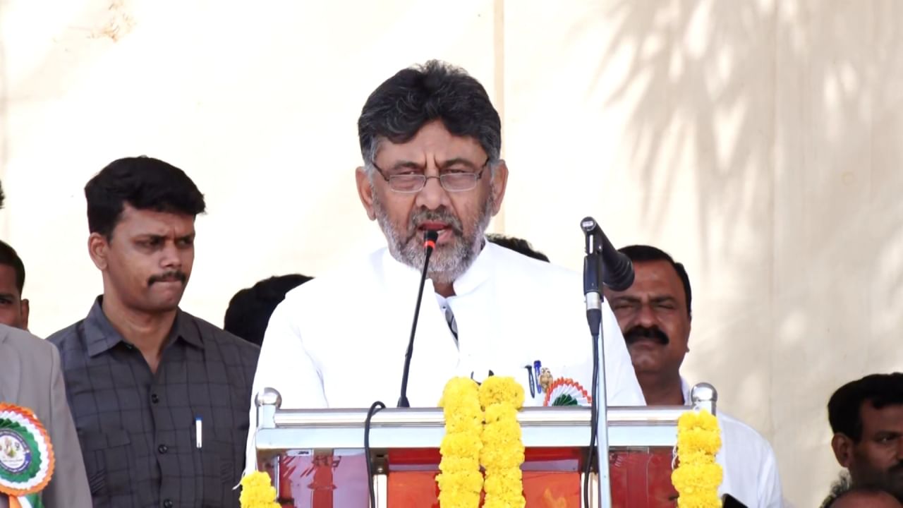 Channapatna Independence day celebration, DCM DK Shivakumar and CP Yogeshwar in one dias, Kannada news