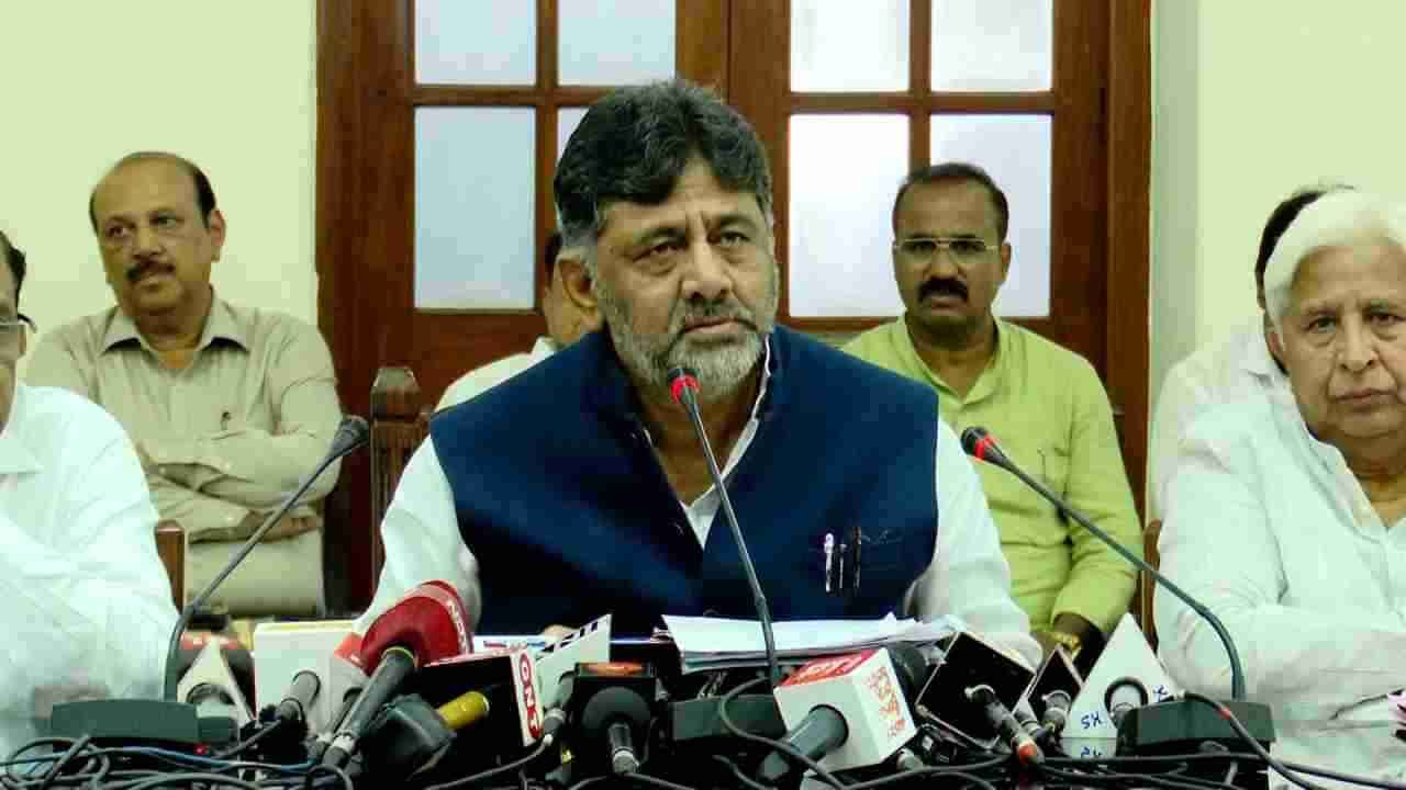 ರಾಜ್ಯಪಾಲರು ತರಾತುರಿಯಲ್ಲಿ ನಿರ್ಧಾರ ಕೈಗೊಂಡಿದ್ದಾರೆ, ನಾವೆಲ್ಲ ಸಿದ್ದರಾಮಯ್ಯ ಪರ ಇದ್ದೇವೆ -ಡಿಕೆ ಶಿವಕುಮಾರ್