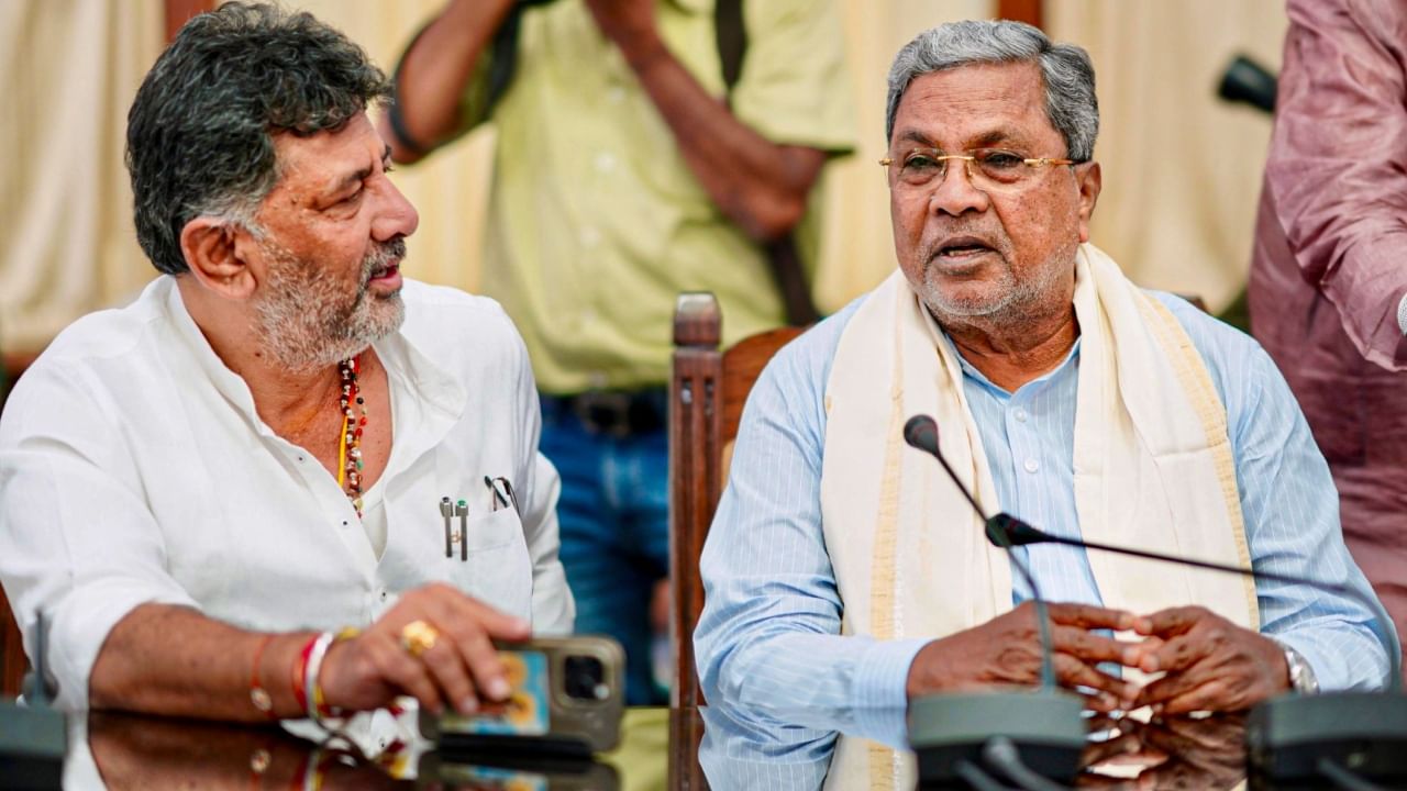 ಕೆಲ ಸಚಿವರ ಕೈಬಿಡುವ ಬಗ್ಗೆ ಹೈಕಮಾಂಡ್ ಸಭೆಯಲ್ಲಿ ಚರ್ಚೆ: ಎರಡು ತಿಂಗಳ ಬಳಿಕ ಸಂಪುಟ ಪುನಾರಚನೆ ಸಾಧ್ಯತೆ ಕೆಲ ಸಚಿವರ ಕೈಬಿಡುವ ಬಗ್ಗೆ ಹೈಕಮಾಂಡ್ ಸಭೆಯಲ್ಲಿ ಚರ್ಚೆ: ಎರಡು ತಿಂಗಳ ಬಳಿಕ ಸಂಪುಟ ಪುನಾರಚನೆ ಸಾಧ್ಯತೆ