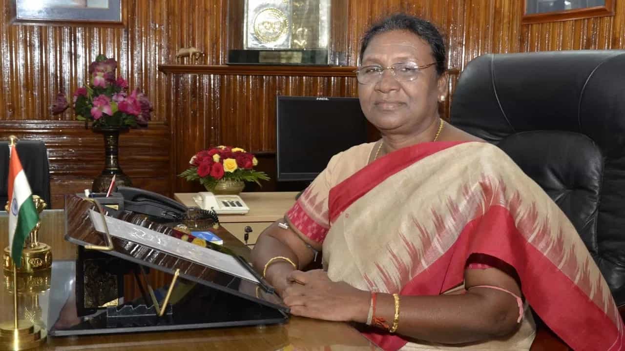 ಸಿಎಂ ಸಿದ್ದರಾಮಯ್ಯ ವಿರುದ್ಧ ಪ್ರಾಸಿಕ್ಯೂಷನ್ಗೆ ಅನುಮತಿ: ಕಣಕ್ಕೆ ರಾಷ್ಟ್ರಪತಿ ಎಂಟ್ರಿ! ಸಿಎಂ ಸಿದ್ದರಾಮಯ್ಯ ವಿರುದ್ಧ ಪ್ರಾಸಿಕ್ಯೂಷನ್ಗೆ ಅನುಮತಿ: ಕಣಕ್ಕೆ ರಾಷ್ಟ್ರಪತಿ ಎಂಟ್ರಿ!