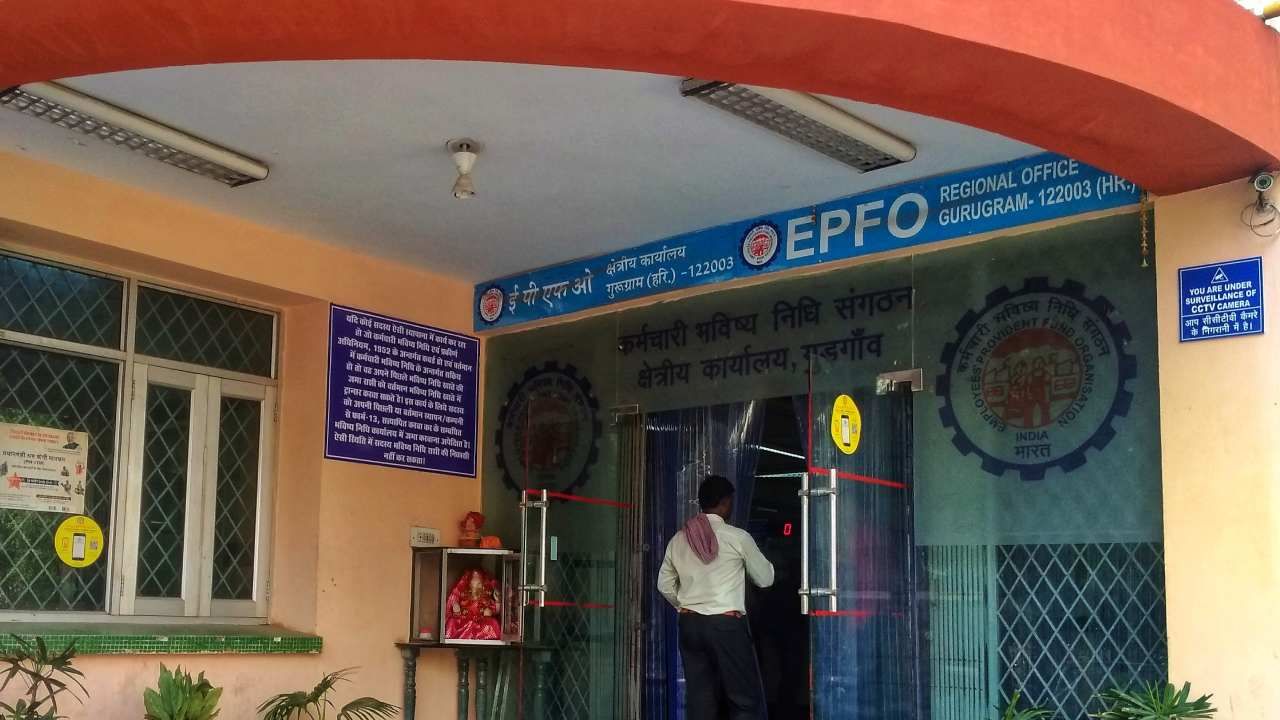 EPFO update: ಇಪಿಎಫ್ಒ ಸದಸ್ಯರಿಂದಲೇ ತಂದೆ, ತಾಯಿ, ಸಂಗಾತಿ ಹೆಸರಿನಲ್ಲಿ ಸಣ್ಣ ಮತ್ತು ದೊಡ್ಡ ಬದಲಾವಣೆಗೆ ಅವಕಾಶ; ಇಲ್ಲಿದೆ ಕ್ರಮ EPFO update: ಇಪಿಎಫ್ಒ ಸದಸ್ಯರಿಂದಲೇ ತಂದೆ, ತಾಯಿ, ಸಂಗಾತಿ ಹೆಸರಿನಲ್ಲಿ ಸಣ್ಣ ಮತ್ತು ದೊಡ್ಡ ಬದಲಾವಣೆಗೆ ಅವಕಾಶ; ಇಲ್ಲಿದೆ ಕ್ರಮ