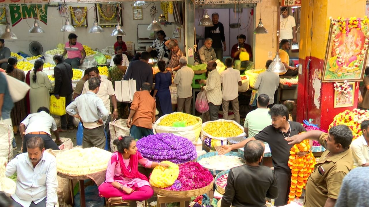 Bangalore Vegetable Market Price Today; Countdown to Varamahalakshmi festival: Flower, fruit, vegetable prices rise again