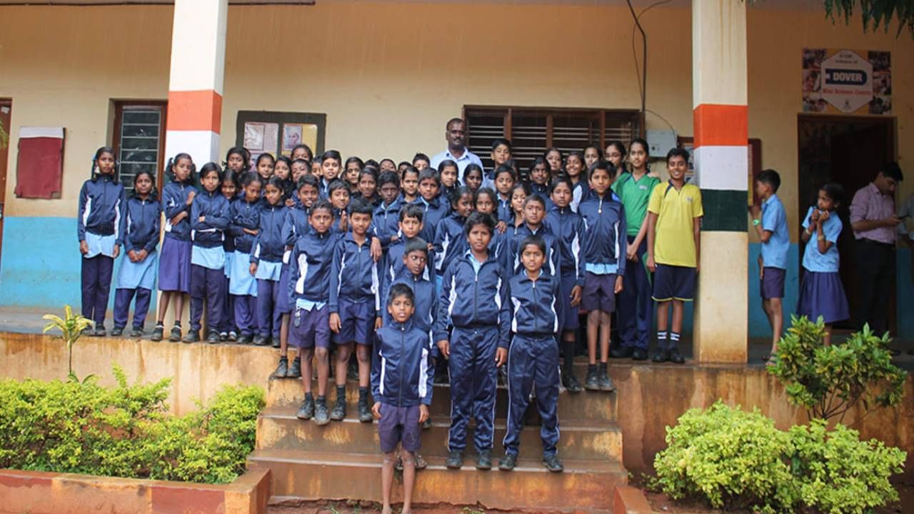 ಕರ್ನಾಟಕದಲ್ಲಿ ಸರ್ಕಾರಿ ಶಾಲೆಗಳಲ್ಲಿ ಮಕ್ಕಳ ದಾಖಲಾತಿ, ಹಾಜರಾತಿ ಎರಡು ಕುಸಿತ: ಅಧಿಕಾರಿಗಳಿಗೆ ಶಿಕ್ಷಣ ಇಲಾಖೆ ಚಾಟಿ ಕರ್ನಾಟಕದಲ್ಲಿ ಸರ್ಕಾರಿ ಶಾಲೆಗಳಲ್ಲಿ ಮಕ್ಕಳ ದಾಖಲಾತಿ, ಹಾಜರಾತಿ ಎರಡು ಕುಸಿತ: ಅಧಿಕಾರಿಗಳಿಗೆ ಶಿಕ್ಷಣ ಇಲಾಖೆ ಚಾಟಿ