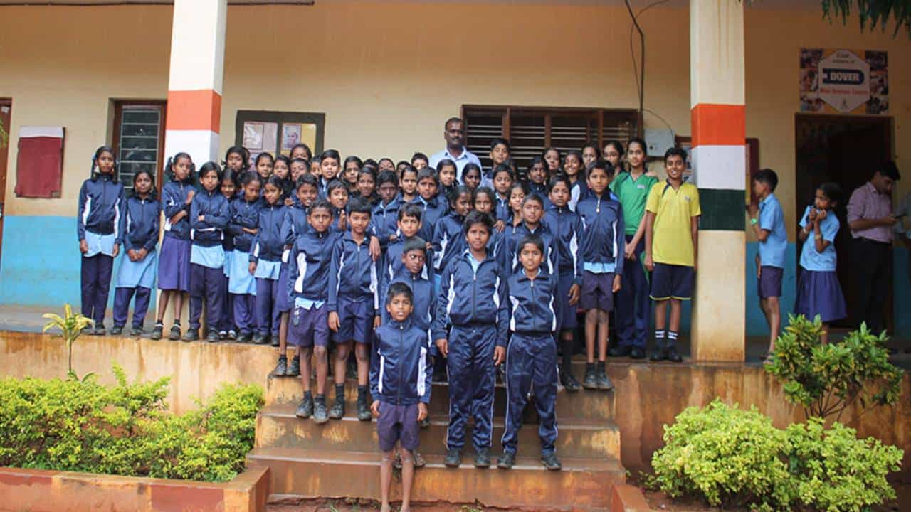 ಕರ್ನಾಟಕದಲ್ಲಿ ಸರ್ಕಾರಿ ಶಾಲೆಗಳಲ್ಲಿ ಮಕ್ಕಳ ದಾಖಲಾತಿ, ಹಾಜರಾತಿ ಎರಡು ಕುಸಿತ: ಅಧಿಕಾರಿಗಳಿಗೆ ಶಿಕ್ಷಣ ಇಲಾಖೆ ಚಾಟಿ ಕರ್ನಾಟಕದಲ್ಲಿ ಸರ್ಕಾರಿ ಶಾಲೆಗಳಲ್ಲಿ ಮಕ್ಕಳ ದಾಖಲಾತಿ, ಹಾಜರಾತಿ ಎರಡು ಕುಸಿತ: ಅಧಿಕಾರಿಗಳಿಗೆ ಶಿಕ್ಷಣ ಇಲಾಖೆ ಚಾಟಿ