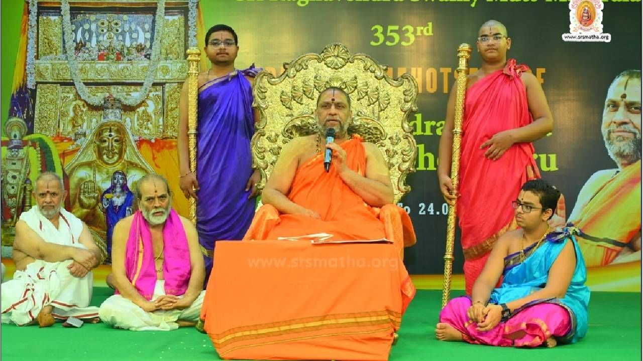 Rayara Aradhane 2024: offering Srirangam Temple's Shesha Vastra to Raghavendra swamiji photos  