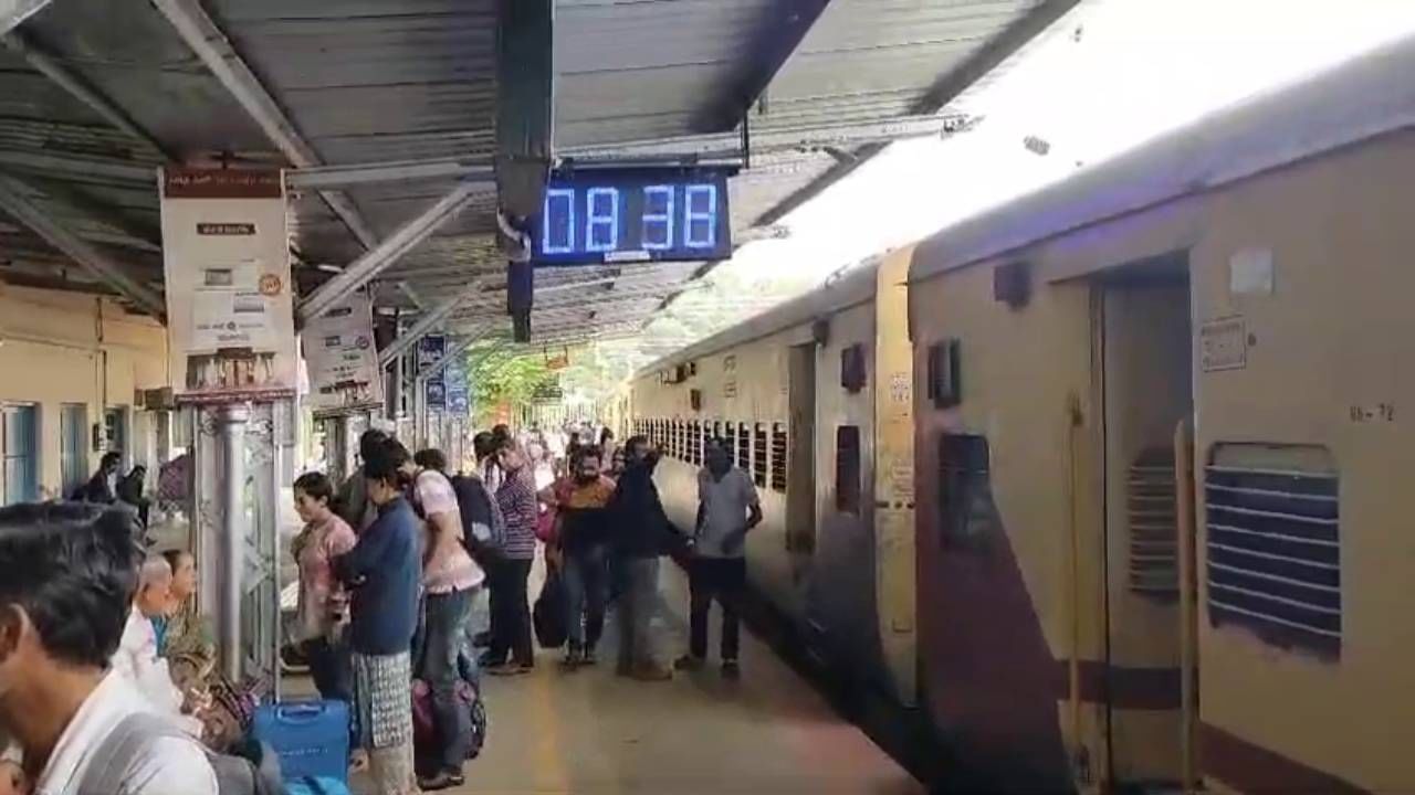 Hassan Landslide: Bengaluru-Mangaluru, Murudeshwar train cancel Kannada News