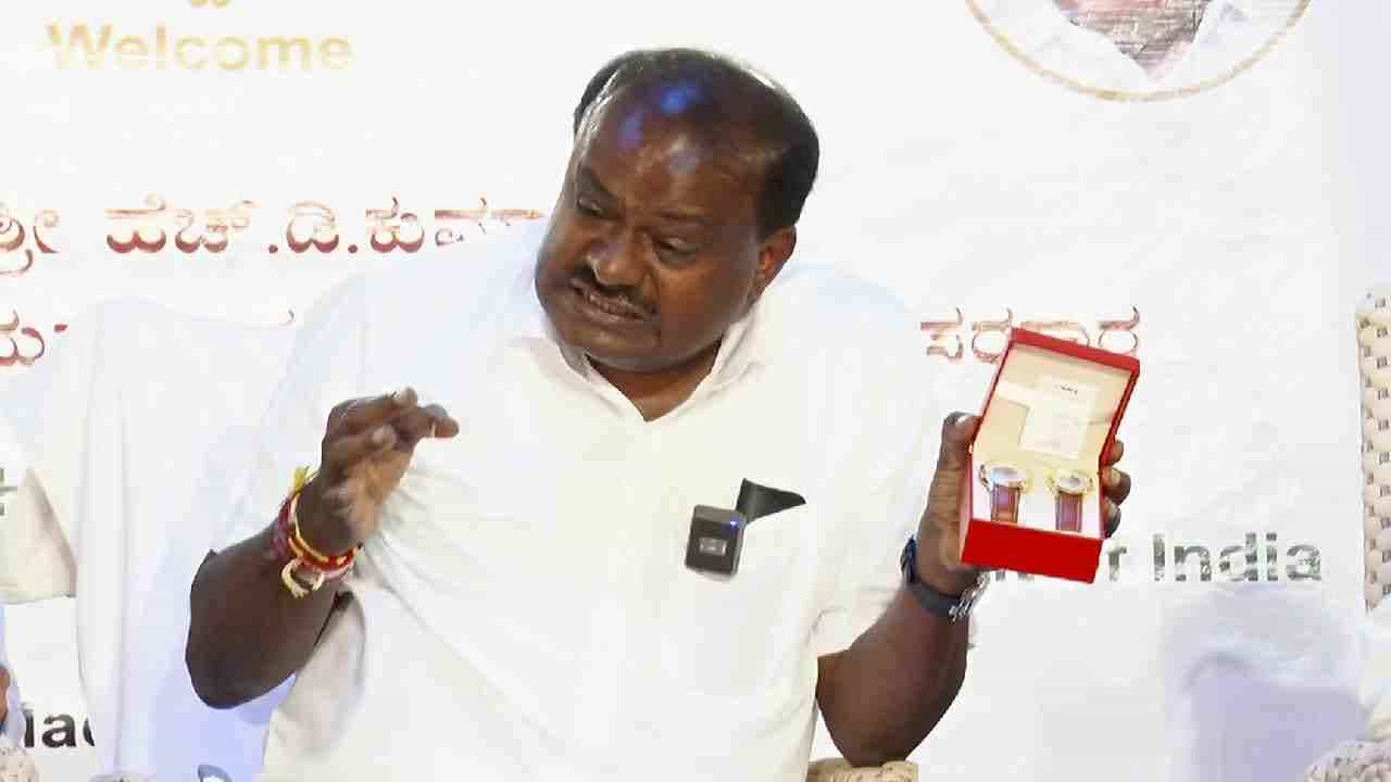 ಲೂಟಿ ಮಾಡಿದ್ದು ಸಾಕು, ಹೆಚ್ಎಂಟಿ ಪುನಶ್ಚೇತನಕ್ಕೆ ಸಹಕಾರ ಕೊಡಿ: ಡಿಕೆ ಶಿವಕುಮಾರ್ಗೆ ಕುಮಾರಸ್ವಾಮಿ ಟಾಂಗ್ ಲೂಟಿ ಮಾಡಿದ್ದು ಸಾಕು, ಹೆಚ್ಎಂಟಿ ಪುನಶ್ಚೇತನಕ್ಕೆ ಸಹಕಾರ ಕೊಡಿ: ಡಿಕೆ ಶಿವಕುಮಾರ್ಗೆ ಕುಮಾರಸ್ವಾಮಿ ಟಾಂಗ್