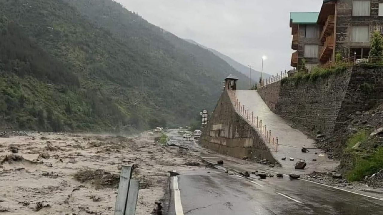 Himachal Pradesh Flood: ಹಿಮಾಚಲ ಪ್ರದೇಶದಲ್ಲಿ ಪ್ರವಾಹ; ರೌದ್ರಾವತಾರ ತಾಳಿದ ಬಿಯಾಸ್ ನದಿ