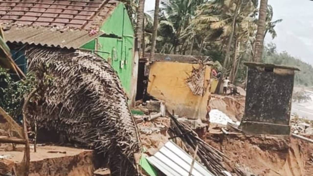 ಕಾರವಾರ: ಭೀಕರ ಸಮುದ್ರ ಕೊರೆತಕ್ಕೆ ಕೊಚ್ಚಿ ಹೋದ ಮನೆಗಳು, ವಿಡಿಯೋ ನೋಡಿ