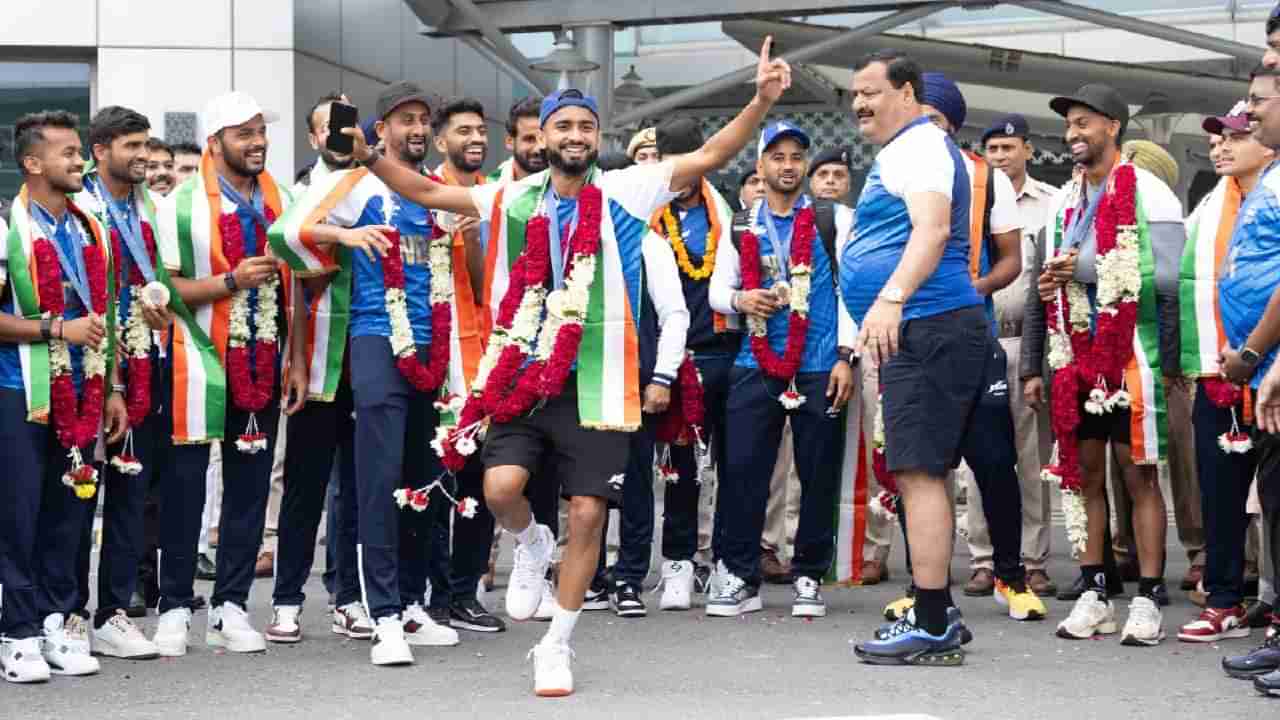 India Hockey Team: ಭಾರತ ಹಾಕಿ ತಂಡಕ್ಕೆ ಭವ್ಯ ಸ್ವಾಗತ