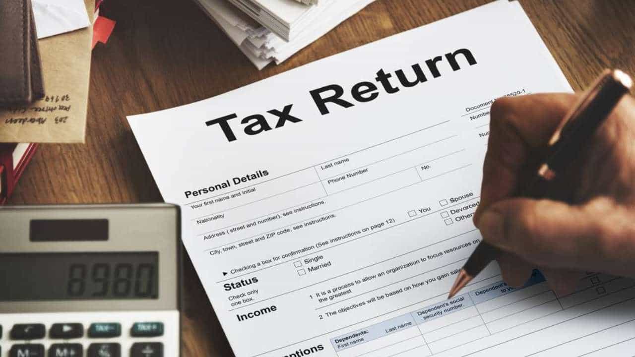 Income Tax Notice: ಇನ್ಕಮ್ ಟ್ಯಾಕ್ಸ್ ನೋಟೀಸ್ ಬಂದಿದೆಯಾ? ಭಯ ಬೀಳದೆ ಹೀಗೆ ಮಾಡಿ... Income Tax Notice: ಇನ್ಕಮ್ ಟ್ಯಾಕ್ಸ್ ನೋಟೀಸ್ ಬಂದಿದೆಯಾ? ಭಯ ಬೀಳದೆ ಹೀಗೆ ಮಾಡಿ...