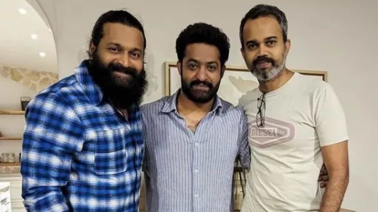 ಉಡುಪಿ ಕೃಷ್ಣನ ಮಠಕ್ಕೆ ಭೇಟಿಕೊಟ್ಟ ಜೂ ಎನ್ಟಿಆರ್-ರಿಷಬ್ ಶೆಟ್ಟಿ ಉಡುಪಿ ಕೃಷ್ಣನ ಮಠಕ್ಕೆ ಭೇಟಿಕೊಟ್ಟ ಜೂ ಎನ್ಟಿಆರ್-ರಿಷಬ್ ಶೆಟ್ಟಿ