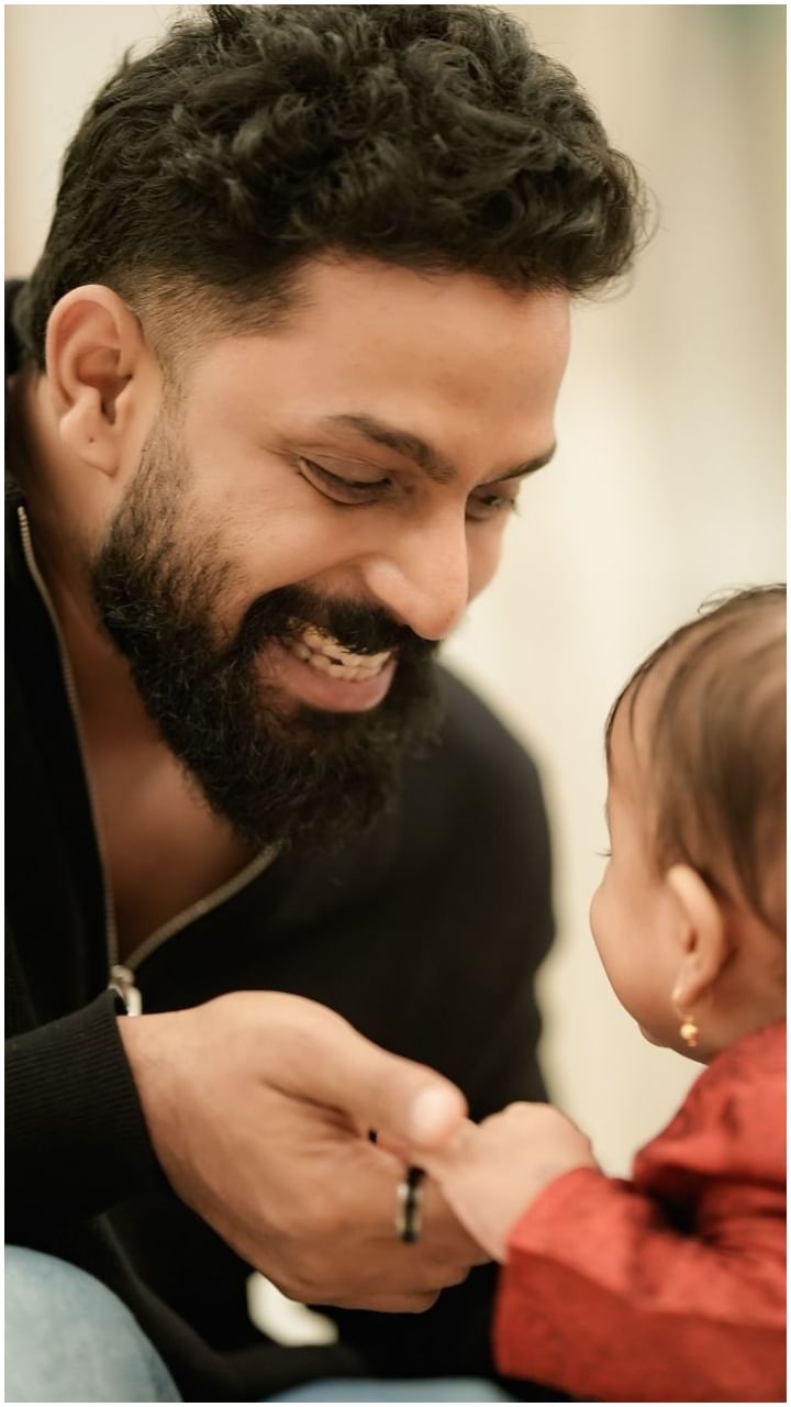 ಕಾರ್ತಿಕ್ ಮಹೇಶ್ ಅವರ ಸ್ಮೈಲ್​ಗೆ ಅನೇಕರು ಫಿದಾ ಆಗಿದ್ದಾರೆ. ಈ ಫೋಟೋ ವೈರಲ್ ಆಗಿದೆ.