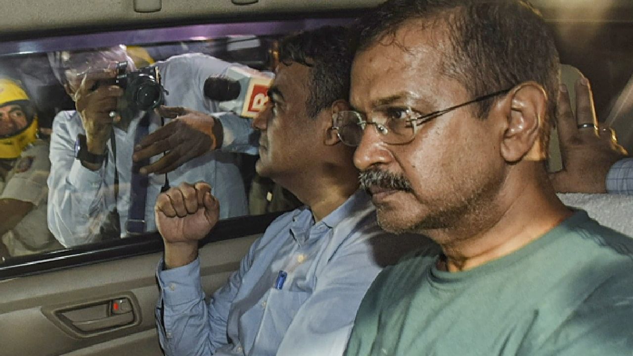 Arvind Kejriwal: ದೆಹಲಿ ಮದ್ಯ ನೀತಿ ಪ್ರಕರಣ; ಆಗಸ್ಟ್ 20ರವರೆಗೆ ಅರವಿಂದ್ ಕೇಜ್ರಿವಾಲ್ ನ್ಯಾಯಾಂಗ ಬಂಧನ ವಿಸ್ತರಣೆ Arvind Kejriwal: ದೆಹಲಿ ಮದ್ಯ ನೀತಿ ಪ್ರಕರಣ; ಆಗಸ್ಟ್ 20ರವರೆಗೆ ಅರವಿಂದ್ ಕೇಜ್ರಿವಾಲ್ ನ್ಯಾಯಾಂಗ ಬಂಧನ ವಿಸ್ತರಣೆ
