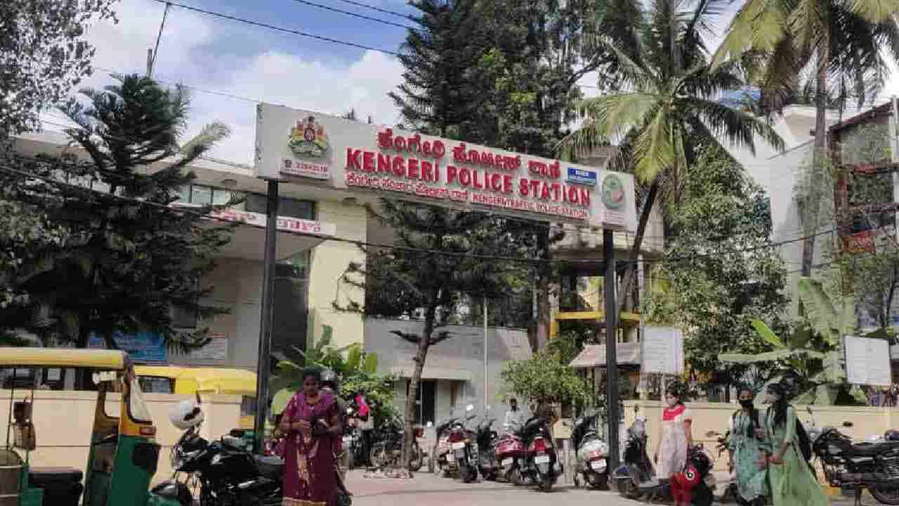 ನಲಪಾಡ್ ಯೂತ್ ಕಾಂಗ್ರೆಸ್ ಹೆಸರೇಳಿಕೊಂಡು ವಿದ್ಯಾರ್ಥಿ ಕಿಡ್ನಾಪ್ ಮಾಡಿ ಕಿರುಕುಳ; 9 ಜನರ ವಿರುದ್ಧ FIR ನಲಪಾಡ್ ಯೂತ್ ಕಾಂಗ್ರೆಸ್ ಹೆಸರೇಳಿಕೊಂಡು ವಿದ್ಯಾರ್ಥಿ ಕಿಡ್ನಾಪ್ ಮಾಡಿ ಕಿರುಕುಳ; 9 ಜನರ ವಿರುದ್ಧ FIR