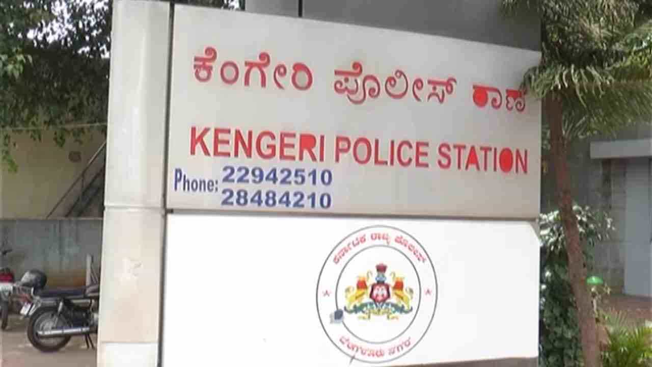 ಲವ್,ಸೆಕ್ಸ್,ದೋಖಾ: ಗಂಡ ಬಿಟ್ಟಿದ್ದ ಮಹಿಳೆಗೆ ಬಾಳು ಕೊಡ್ತೀನಿ ಎಂದು ಕಾರು ಚಾಲಕನಿಂದ ಮೋಸ ಲವ್,ಸೆಕ್ಸ್,ದೋಖಾ: ಗಂಡ ಬಿಟ್ಟಿದ್ದ ಮಹಿಳೆಗೆ ಬಾಳು ಕೊಡ್ತೀನಿ ಎಂದು ಕಾರು ಚಾಲಕನಿಂದ ಮೋಸ