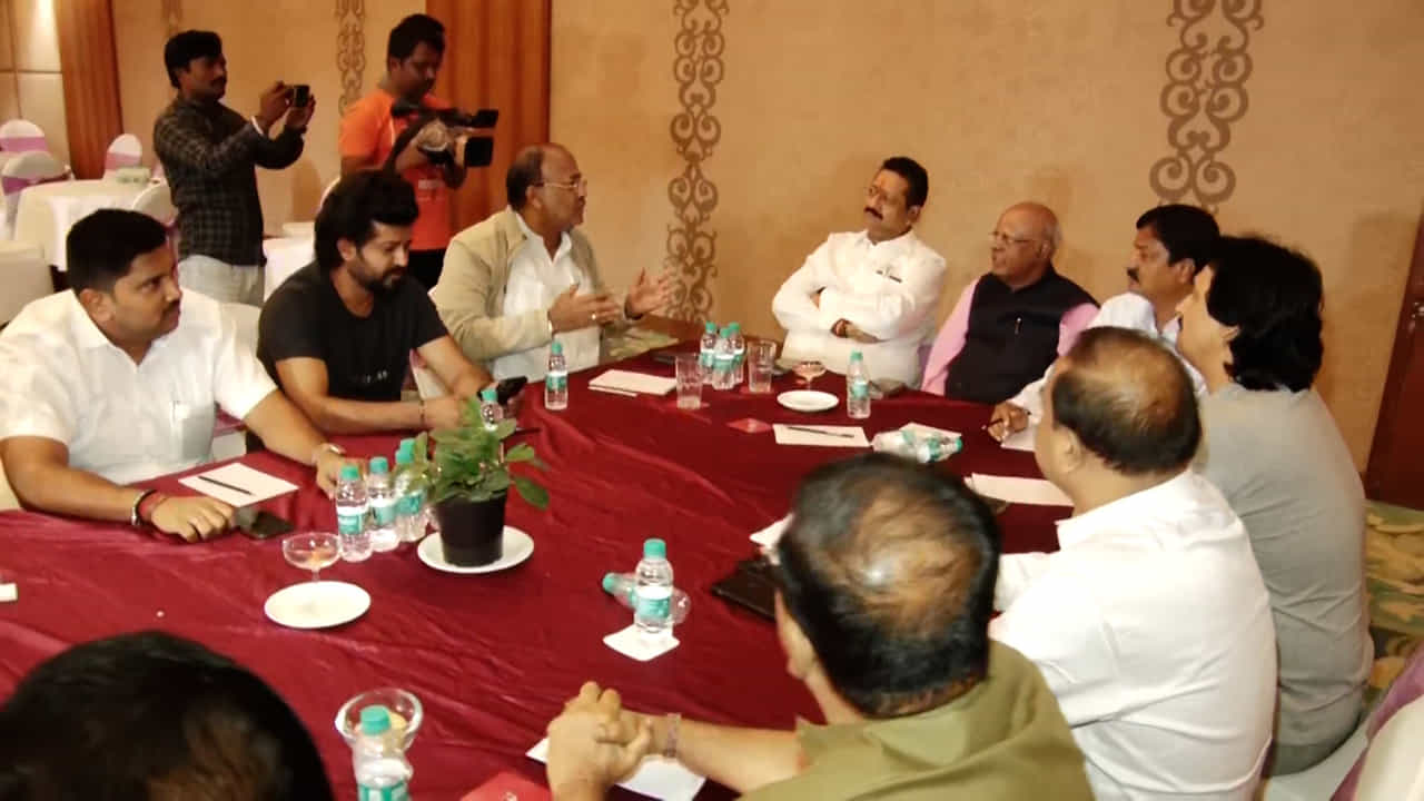 ಮೈಸೂರು ಚಲೋಗೆ ಬಿಜೆಪಿ ರೆಬೆಲ್ ನಾಯಕರ ಸೆಡ್ಡು. ಬಳ್ಳಾರಿ ಪಾದಯಾತ್ರೆಗೆ ಮುಹೂರ್ತ ಫಿಕ್ಸ್? ಮೈಸೂರು ಚಲೋಗೆ ಬಿಜೆಪಿ ರೆಬೆಲ್ ನಾಯಕರ ಸೆಡ್ಡು. ಬಳ್ಳಾರಿ ಪಾದಯಾತ್ರೆಗೆ ಮುಹೂರ್ತ ಫಿಕ್ಸ್?