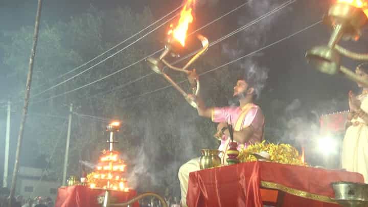 ಬಾಗಲಕೋಟೆಯಲ್ಲಿ ಸಹಸ್ರಾರು ಜನರ ಸಮ್ಮುಖದಲ್ಲಿ ಕೃಷ್ಣಾರತಿ ಸಂಭ್ರಮ ಬಾಗಲಕೋಟೆಯಲ್ಲಿ ಸಹಸ್ರಾರು ಜನರ ಸಮ್ಮುಖದಲ್ಲಿ ಕೃಷ್ಣಾರತಿ ಸಂಭ್ರಮ