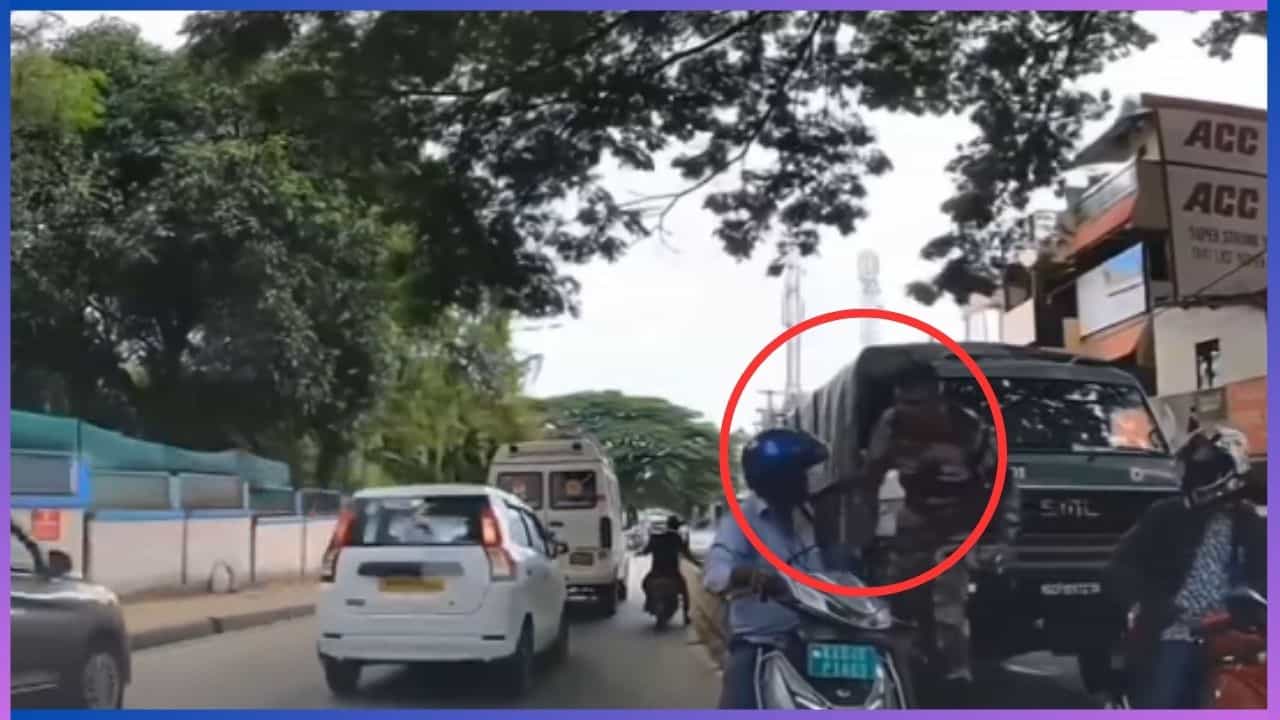 Video: ರಾಂಗ್ ರೂಟ್ನಲ್ಲಿ ಬರೋದಲ್ದೇ ಅಟಿಟ್ಯೂಡ್ ಬೇರೆ ತೋರಿಸ್ತೀಯಾ, ಬೈಕ್ ಸವಾರನಿಗೆ ಕ್ಲಾಸ್ ತೆಗೆದುಕೊಂಡ ಯೋಧ Video: ರಾಂಗ್ ರೂಟ್ನಲ್ಲಿ ಬರೋದಲ್ದೇ ಅಟಿಟ್ಯೂಡ್ ಬೇರೆ ತೋರಿಸ್ತೀಯಾ, ಬೈಕ್ ಸವಾರನಿಗೆ ಕ್ಲಾಸ್ ತೆಗೆದುಕೊಂಡ ಯೋಧ