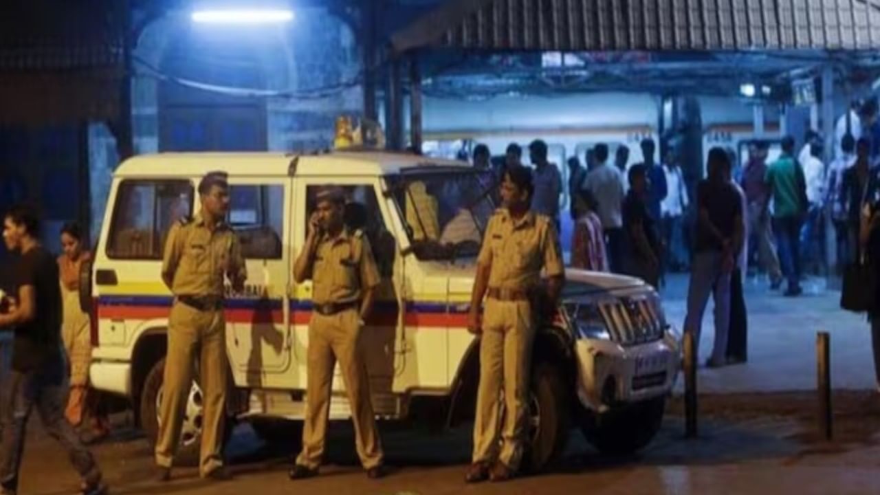 ಮಹಾರಾಷ್ಟ್ರ: ಅನುಚಿತವಾಗಿ ವರ್ತಿಸಿದ ಪುರುಷನ ಗುಪ್ತಾಂಗಕ್ಕೆ ಸೌಟಿನಿಂದ ಹೊಡೆದು ಗಾಯಗೊಳಿಸಿದ ಮಹಿಳೆ ಮಹಾರಾಷ್ಟ್ರ: ಅನುಚಿತವಾಗಿ ವರ್ತಿಸಿದ ಪುರುಷನ ಗುಪ್ತಾಂಗಕ್ಕೆ ಸೌಟಿನಿಂದ ಹೊಡೆದು ಗಾಯಗೊಳಿಸಿದ ಮಹಿಳೆ