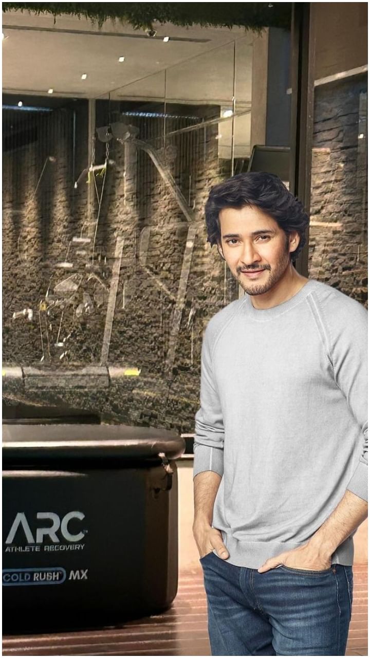 ಮಹೇಶ್ ಬಾಬು ಅವರಿಗೆ 49 ವರ್ಷ ವಯಸ್ಸು. ಅವರು ಈಗಲೂ ಸಖತ್ ಯಂಗ್ ಆಗಿದ್ದಾರೆ.