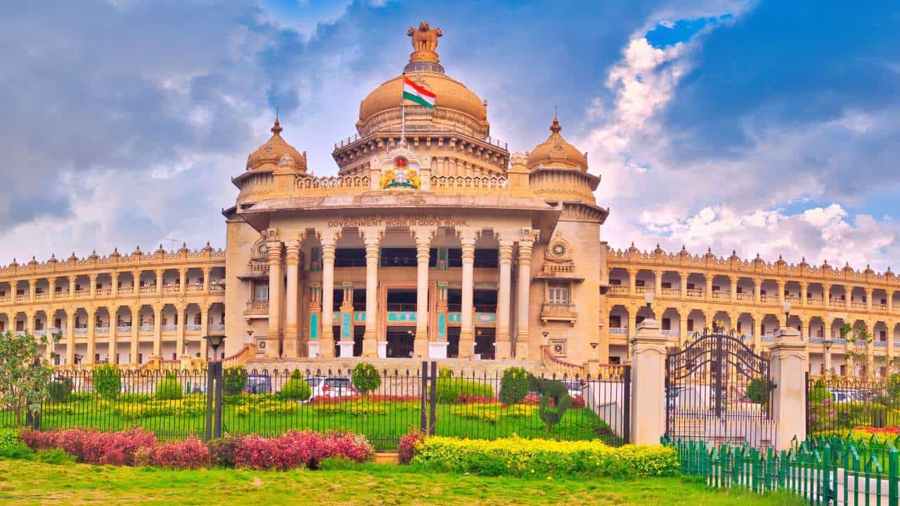 ಮಳೆಯಿಂದ ಹಾನಿಗೊಳಗಾದ ಮನೆಗಳಿಗೆ ಪರಿಹಾರ ಹಣ ನಿಗದಿಪಡಿಸಿದ ಸರ್ಕಾರ ಮಳೆಯಿಂದ ಹಾನಿಗೊಳಗಾದ ಮನೆಗಳಿಗೆ ಪರಿಹಾರ ಹಣ ನಿಗದಿಪಡಿಸಿದ ಸರ್ಕಾರ