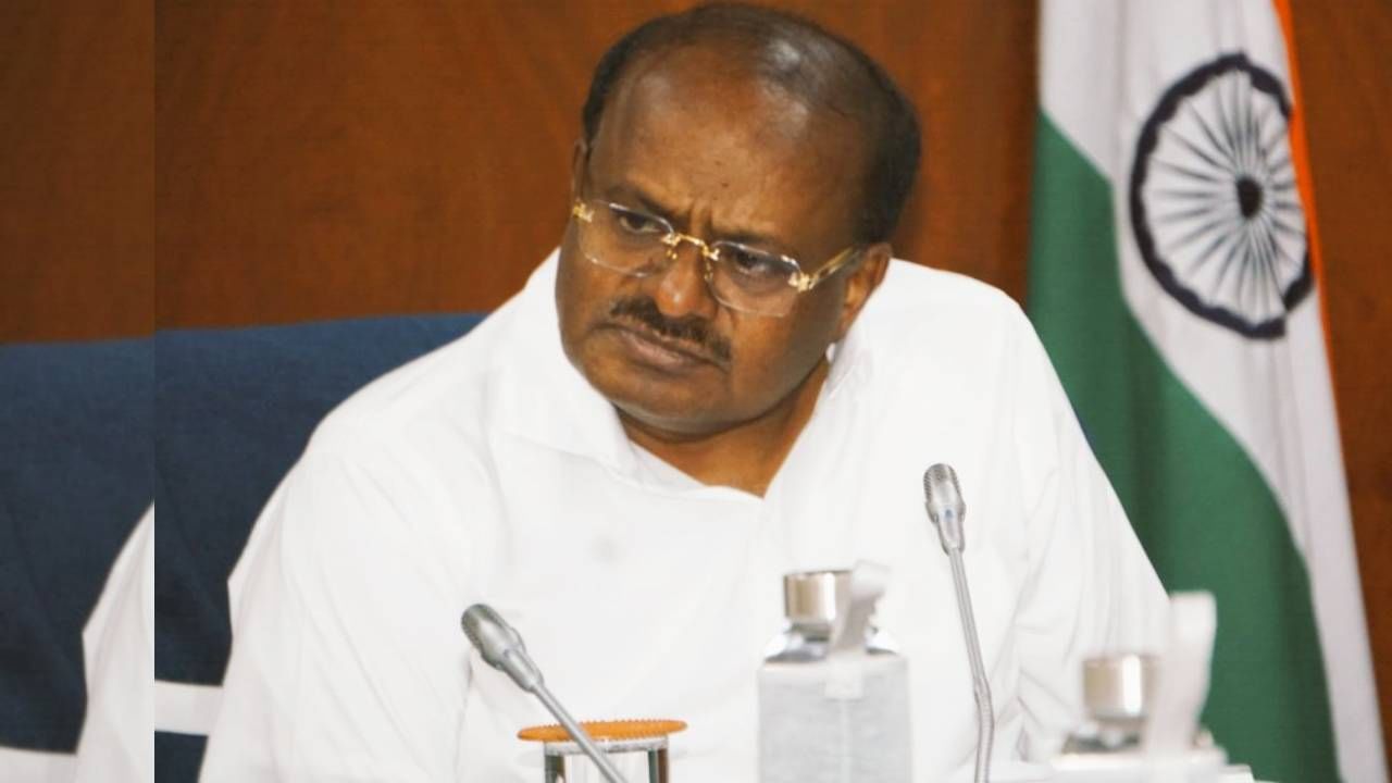 ಕಣ್ಸನ್ನೆ, ಕೈಸನ್ನೆ ಮೂಲಕ ಹಣದ ಆಮೀಷ ಒಡ್ಡಿದ ಮಂಡ್ಯ ಶಾಸಕ; HD ಕುಮಾರಸ್ವಾಮಿ ಗಂಭೀರ ಆರೋಪ ಕಣ್ಸನ್ನೆ, ಕೈಸನ್ನೆ ಮೂಲಕ ಹಣದ ಆಮೀಷ ಒಡ್ಡಿದ ಮಂಡ್ಯ ಶಾಸಕ; HD ಕುಮಾರಸ್ವಾಮಿ ಗಂಭೀರ ಆರೋಪ
