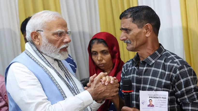 ವಯನಾಡು ಭೂಕುಸಿತ ಸಂತ್ರಸ್ತರನ್ನು ಭೇಟಿ ಮಾಡಿ ಸಾಂತ್ವನ ಹೇಳಿದ ಮೋದಿ
